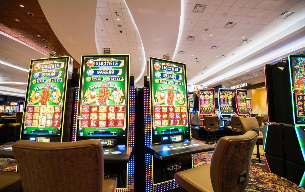 Walker'S Bluff Casino Resort Carbondale Extérieur photo